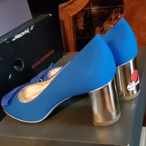 Sz 37 $355 Bruglia Made In Italy Blue Women's Shoes with Silver Heel