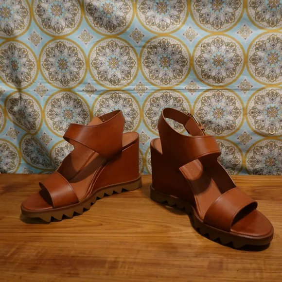 TAMARA MELLON Cognac Leather Wedge Sandals with Serrated Soles, size 38.5