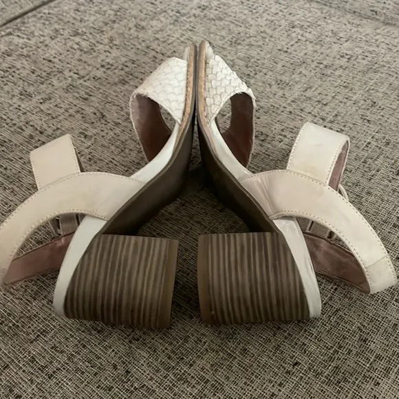 Tamaris Danni Cream Block Heel Leather Sandals Size 38 US