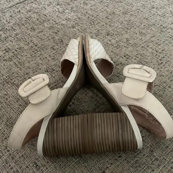 Tamaris Danni Cream Block Heel Leather Sandals Size 38 US
