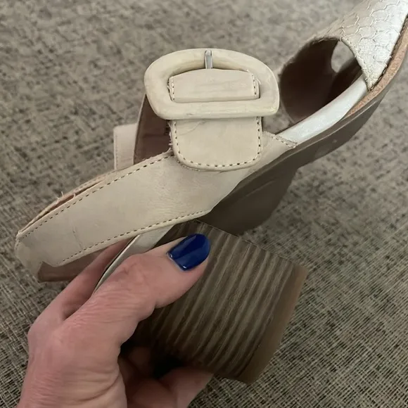 Tamaris Danni Cream Block Heel Leather Sandals Size 38 US