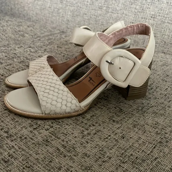 Tamaris Danni Cream Block Heel Leather Sandals Size 38 US