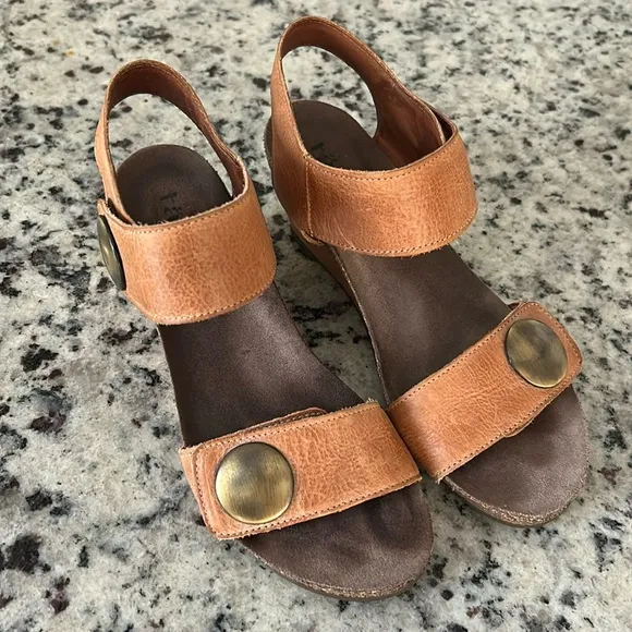 Taos Carousel Wedge Leather Sandals Size 38 US 7 7.5
