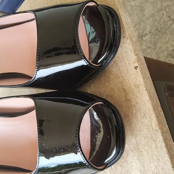 Taryn Rose Bkack Patent High Heels Size 9M