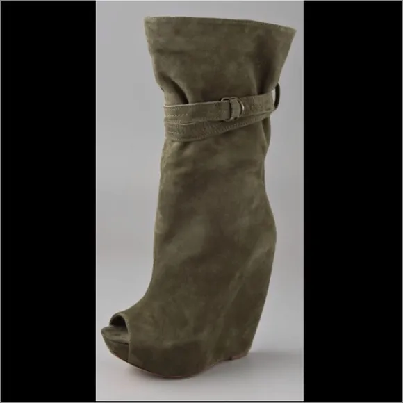 Temporary sale /New Report Signature wedge shoes