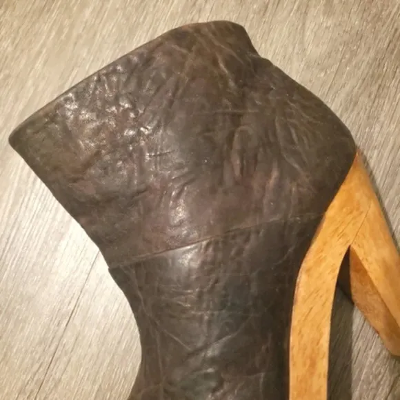 Theory Boots Women's Size 8.5 Dark Brown Textured Leather Wooden Heel