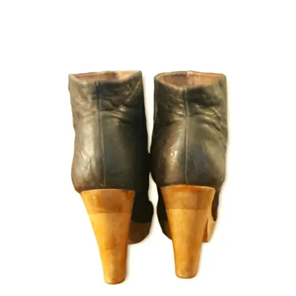 Theory Boots Women's Size 8.5 Dark Brown Textured Leather Wooden Heel