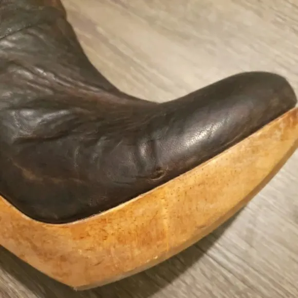 Theory Boots Women's Size 8.5 Dark Brown Textured Leather Wooden Heel