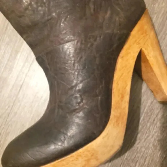 Theory Boots Women's Size 8.5 Dark Brown Textured Leather Wooden Heel