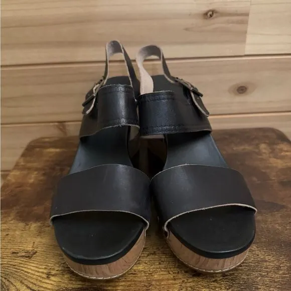 Timberland Size 9.5 Women’s Tilden Platform Black Leather Wedge Sandals