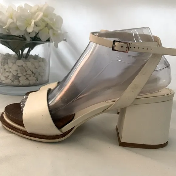 TOD’S Block Heel Leather Sandals