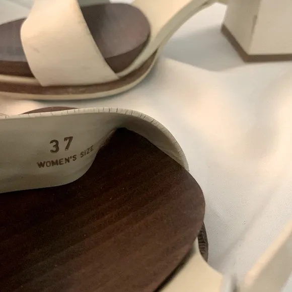 TOD’S Block Heel Leather Sandals