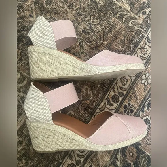 Tommy Bahama Amalia Pink Wedge Espadrille close toe stretch Sandals 8M
