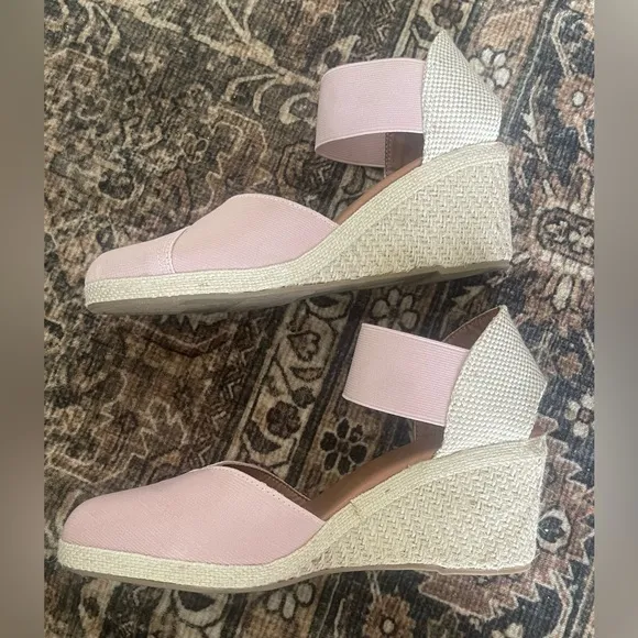 Tommy Bahama Amalia Pink Wedge Espadrille close toe stretch Sandals 8M
