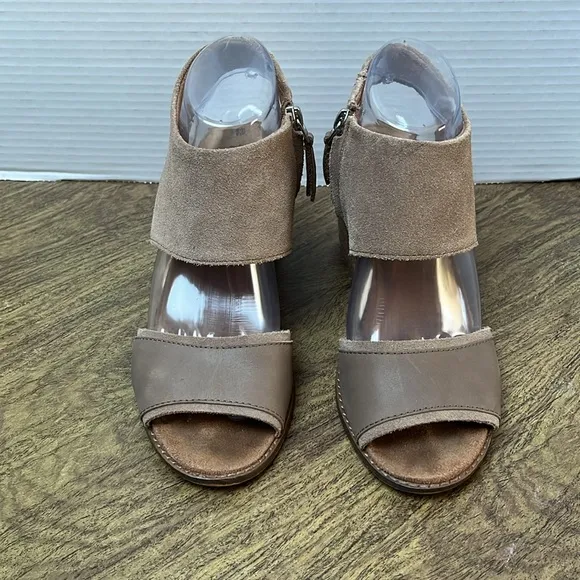 Toms Beige Tan Nude Taupe Majorca Block Heel Sandals Size 8.5