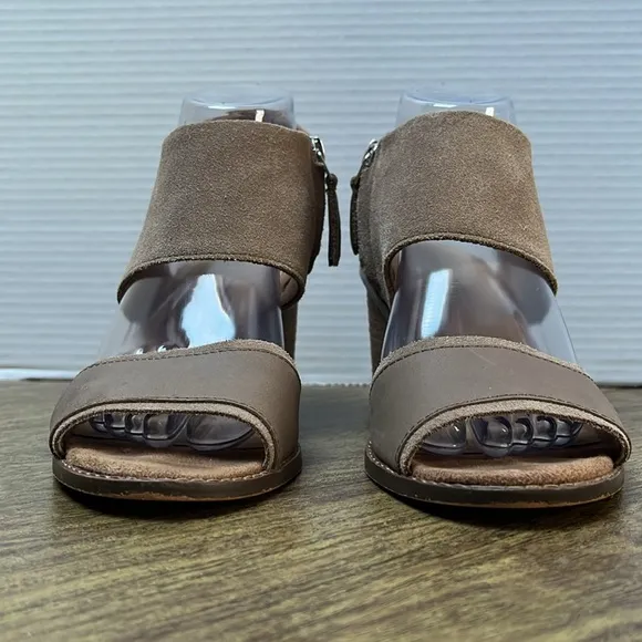 Toms Beige Tan Nude Taupe Majorca Block Heel Sandals Size 8.5