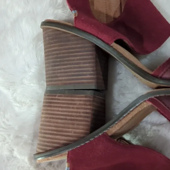 TOMS Majorca Burgundy Suade Block Heel Sandals ~ EUC