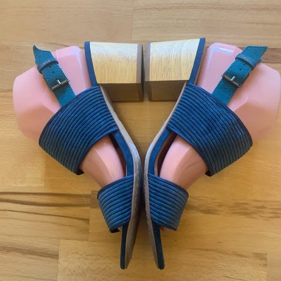 Toms teal corduroy and suede wood block heel sandals size 8.5