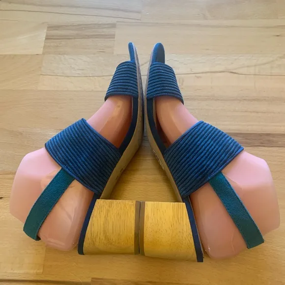 Toms teal corduroy and suede wood block heel sandals size 8.5