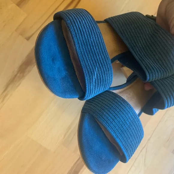 Toms teal corduroy and suede wood block heel sandals size 8.5