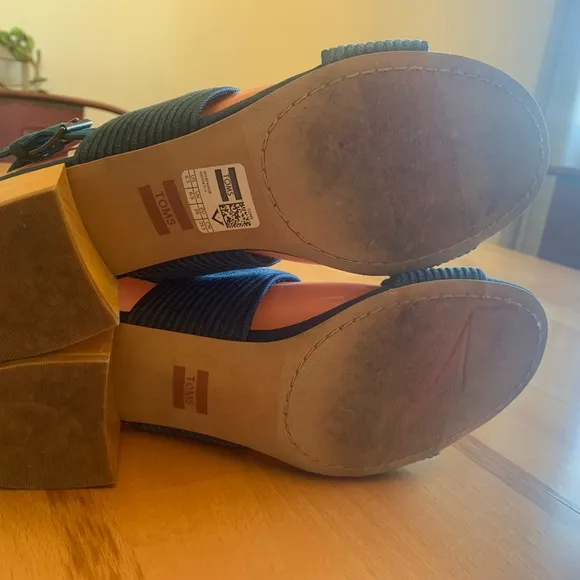 Toms teal corduroy and suede wood block heel sandals size 8.5