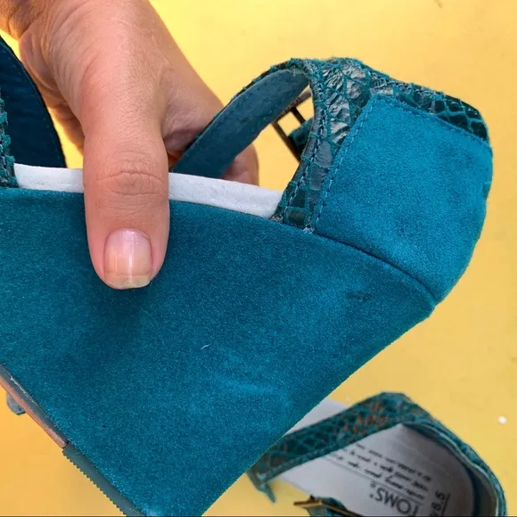 TOMS teal snake print wedge size 6.5 suede shoes