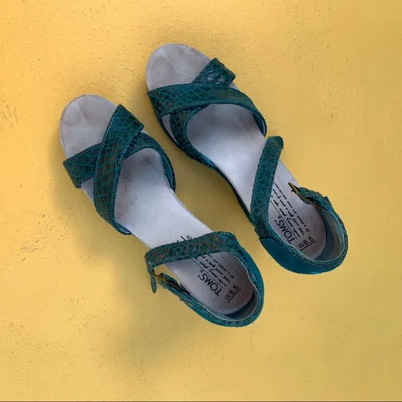TOMS teal snake print wedge size 6.5 suede shoes
