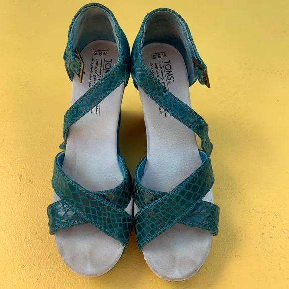 TOMS teal snake print wedge size 6.5 suede shoes