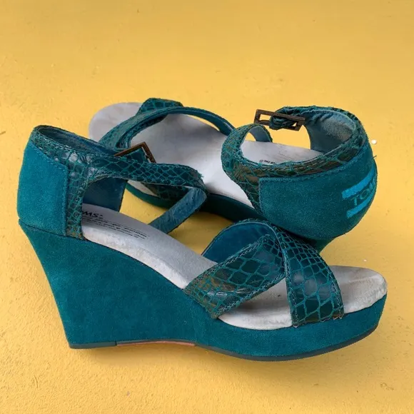 TOMS teal snake print wedge size 6.5 suede shoes