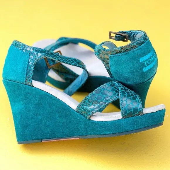 TOMS teal snake print wedge size 6.5 suede shoes