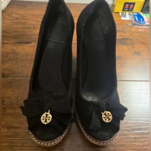 Tory Burch Black Espadrille Wedge Heels Peep Toe Size 6 made in Spain Bow