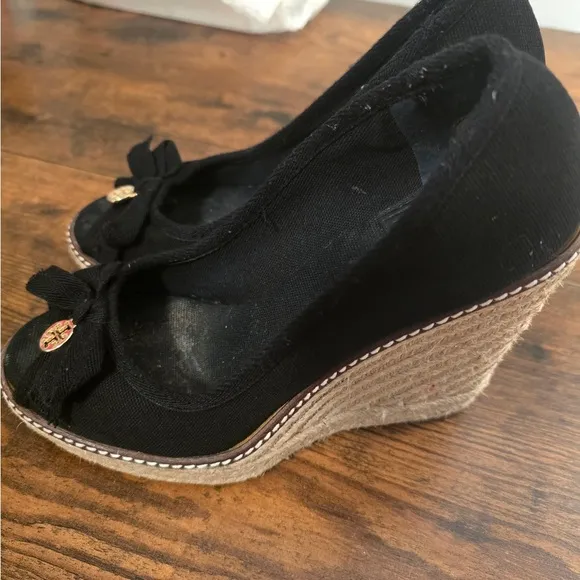 Tory Burch Black Espadrille Wedge Heels Peep Toe Size 6 made in Spain Bow