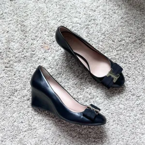 Tory Burch Black Gemini Link Bow Wedge Shoes Pumps Size 7.5
