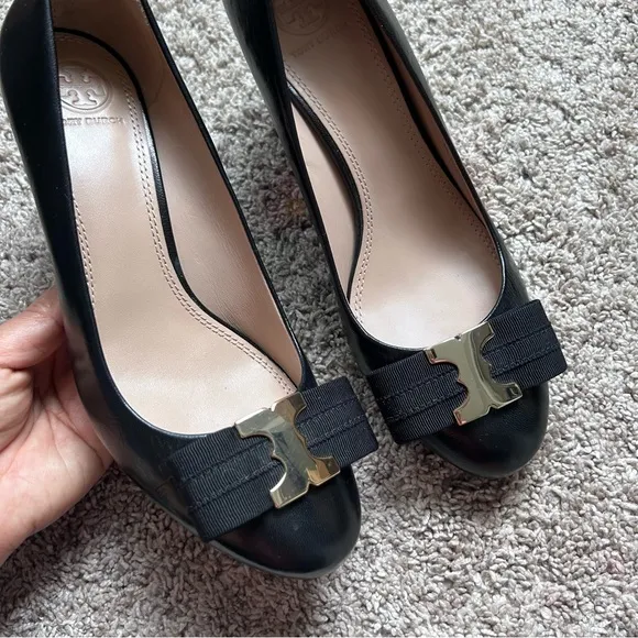 Tory Burch Black Gemini Link Bow Wedge Shoes Pumps Size 7.5