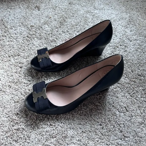 Tory Burch Black Gemini Link Bow Wedge Shoes Pumps Size 7.5
