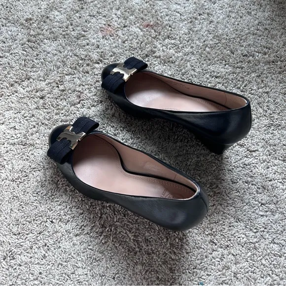 Tory Burch Black Gemini Link Bow Wedge Shoes Pumps Size 7.5