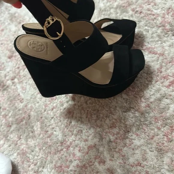 Tory Burch Black Wedge Sandals with Elegant Design
