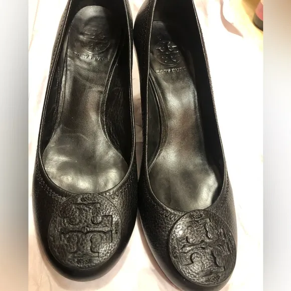 TORY BURCH black wedge