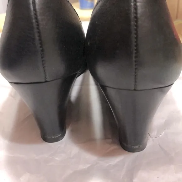 TORY BURCH black wedge