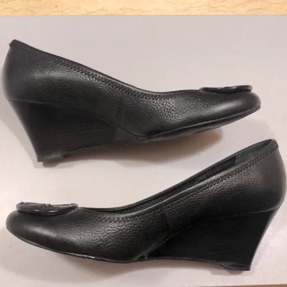TORY BURCH black wedge