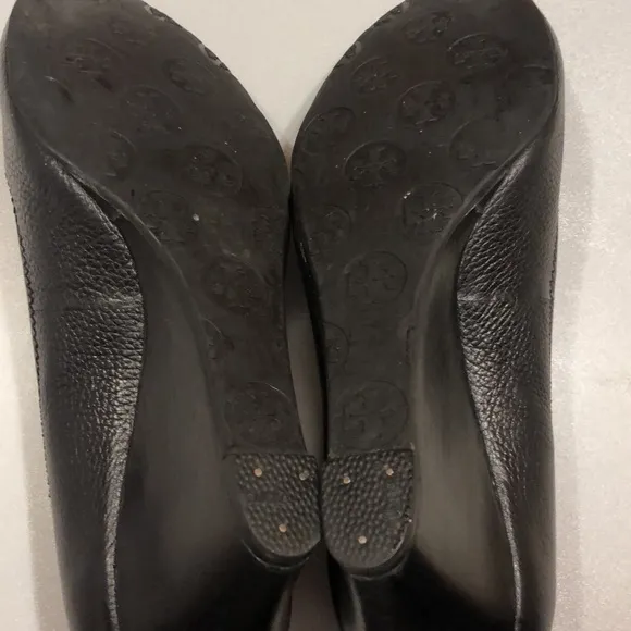 TORY BURCH black wedge