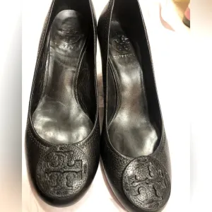 TORY BURCH black wedge