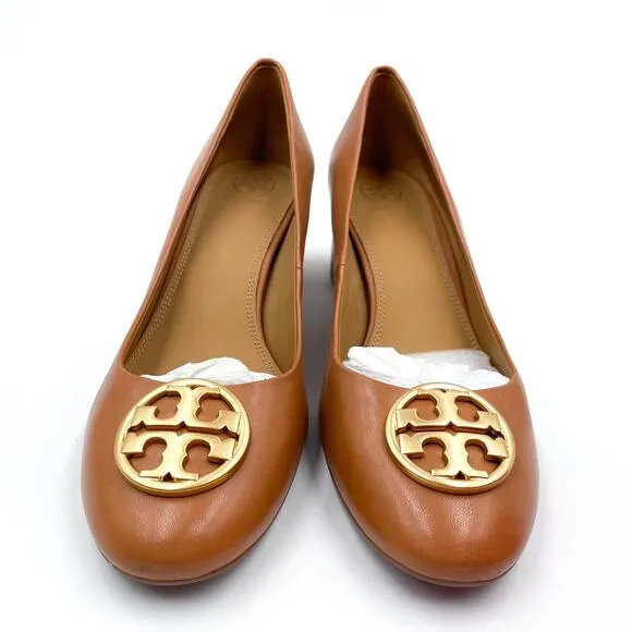 Tory Burch Chelsea Pumps Tan Leather Block Heels Gold Medallion Logo Sz 11