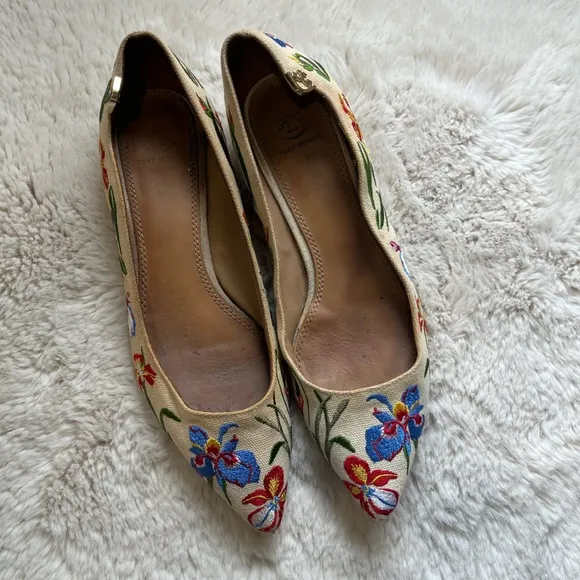 Tory Burch Elizabeth Painted Iris Embroidered Canvas Kitten Heels Pumps
