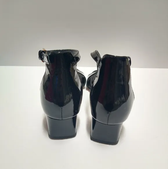 Tory Burch Finley Patent Leather Logo Block Heel Sandals in Black