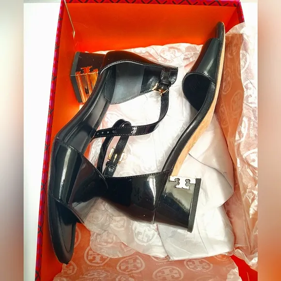 Tory Burch Finley Patent Leather Logo Block Heel Sandals in Black