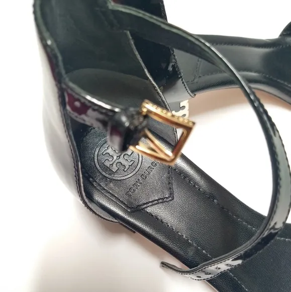 Tory Burch Finley Patent Leather Logo Block Heel Sandals in Black