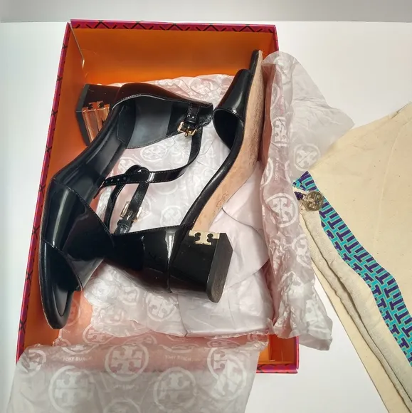 Tory Burch Finley Patent Leather Logo Block Heel Sandals in Black