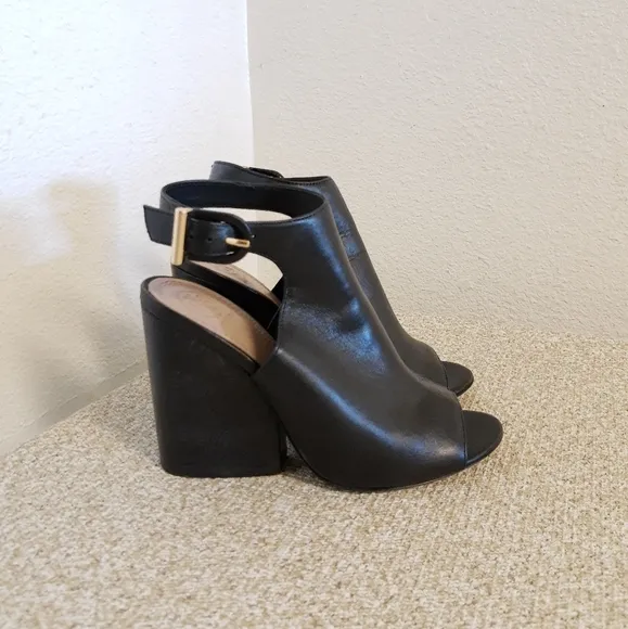 Tory Burch Grove Black Leather Sandals