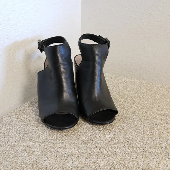 Tory Burch Grove Black Leather Sandals